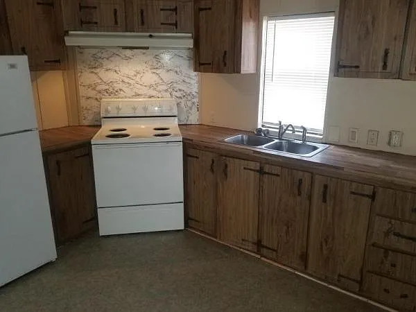 8010 Noroad — Photo 3