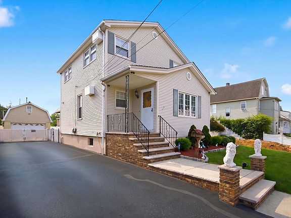 3rd image of 752 Forest St