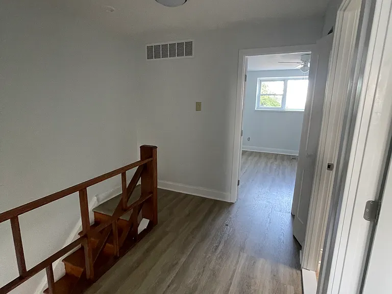 1021 W Oxford St — Photo 8
