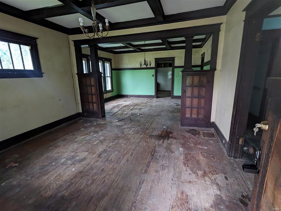 312 Roxana Ave, South Roxana, IL 62087 MLS 23051226 Zillow