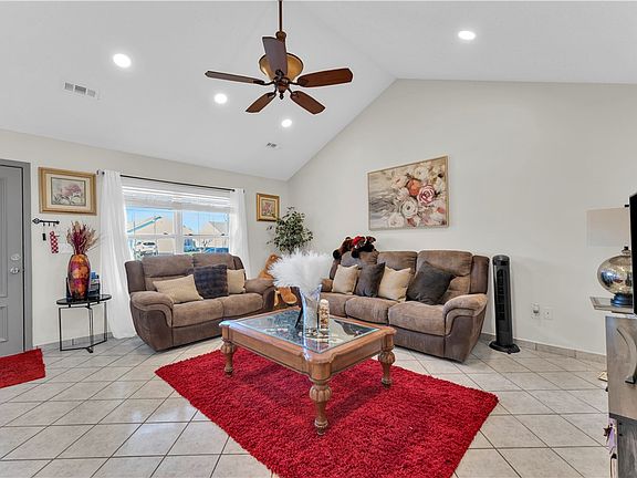 3rd image of 1252 W Bishop Dr
