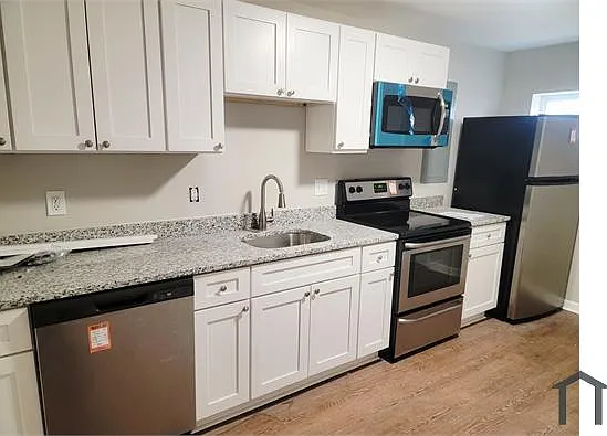 4 bed, 1431 sqft, $2,400 — Photo 2