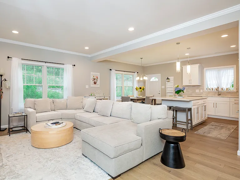 15 S Beach Rd — Photo 10