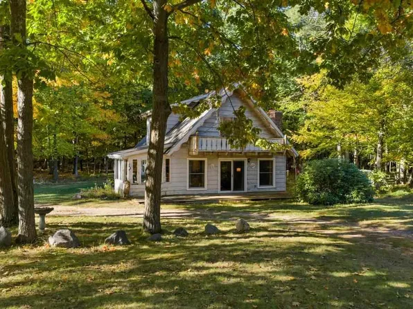 7530 Ridge Rd, Harbor Springs, MI 49740