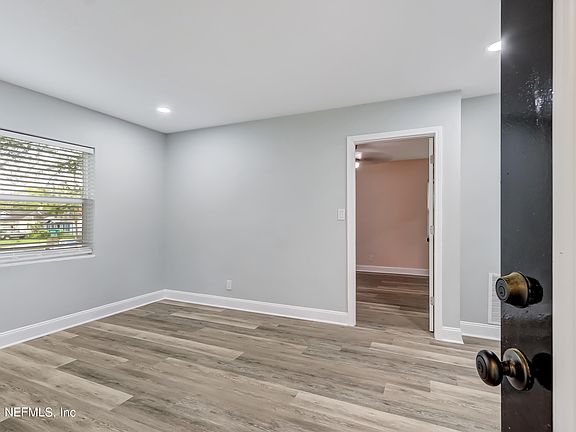 5th image of 764 LUNA Street