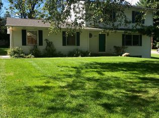 207 Lodge Ln, Kalamazoo, MI 49009