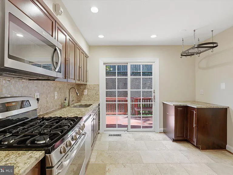 1433 McLean Mews Ct — Photo 17