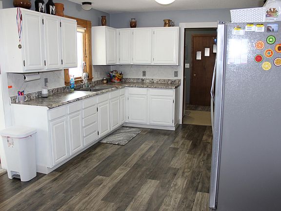 3rd image of 308 Lois Ave