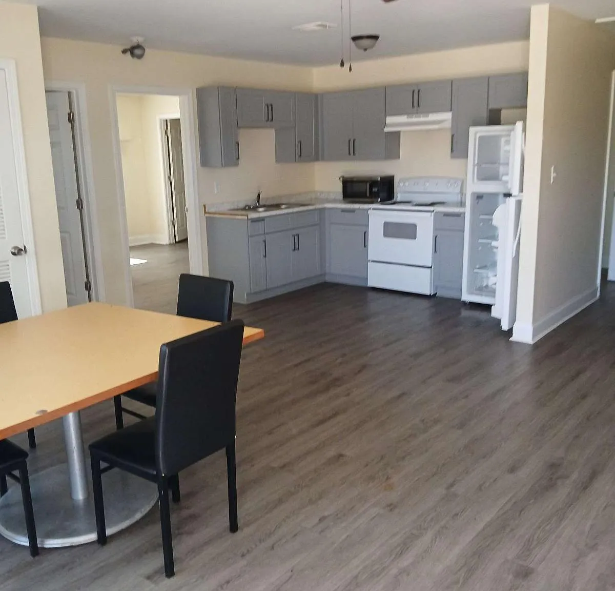 1 bed, 1.0 bath, $500 — Photo 2