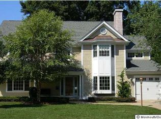 82 Beechwood Dr, Shrewsbury, NJ 07702