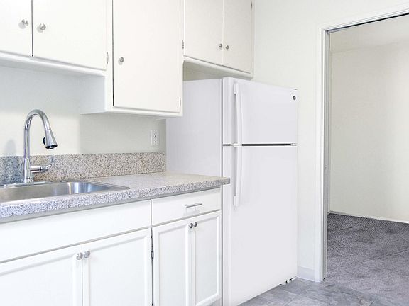 5th image of 208 S Mariposa Ave #7