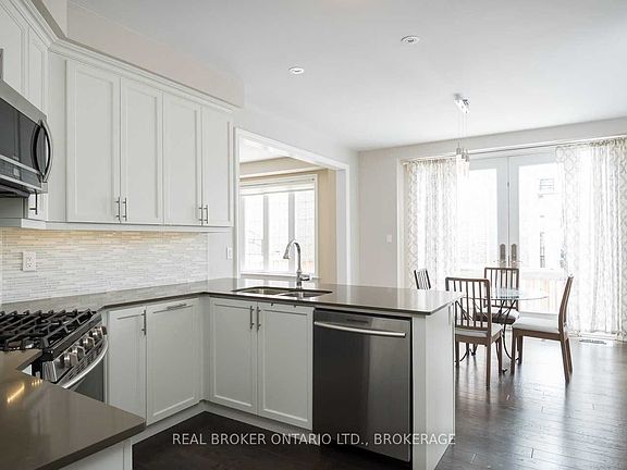 4th image of 2163 Vineland Cres