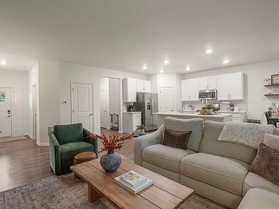5th image of 1009 Draper Rd