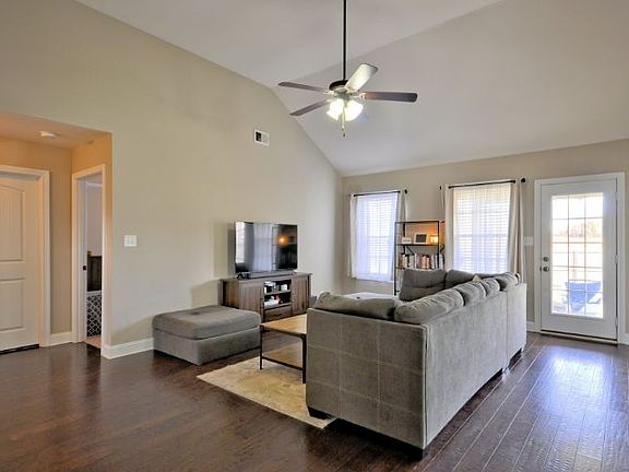 5th image of 122 Ambridge St