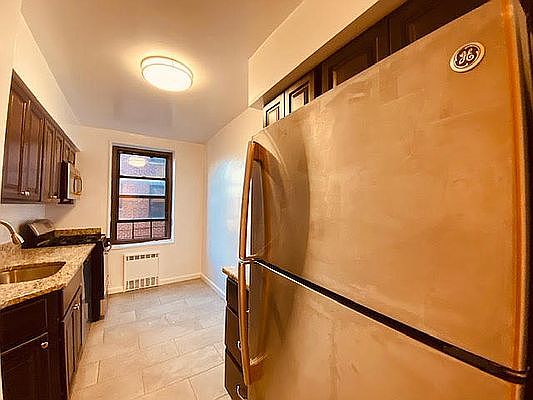 2nd image of 35-05 Parsons Blvd #4CC