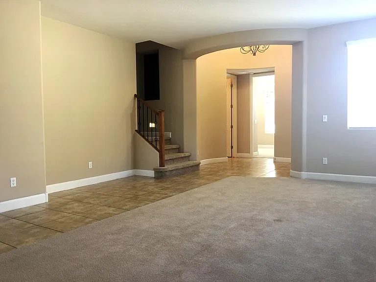 300 W Wisteria Pl — Photo 8