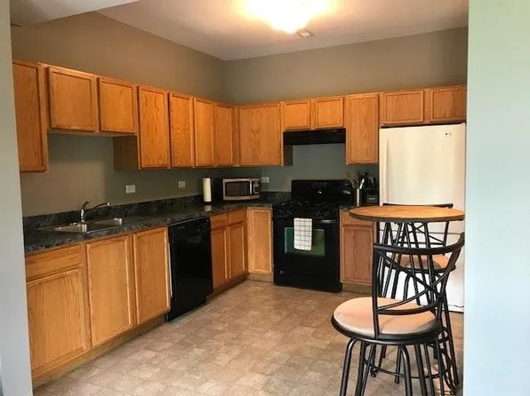 2242 Flagstone Ln, Carpentersville, IL 60110