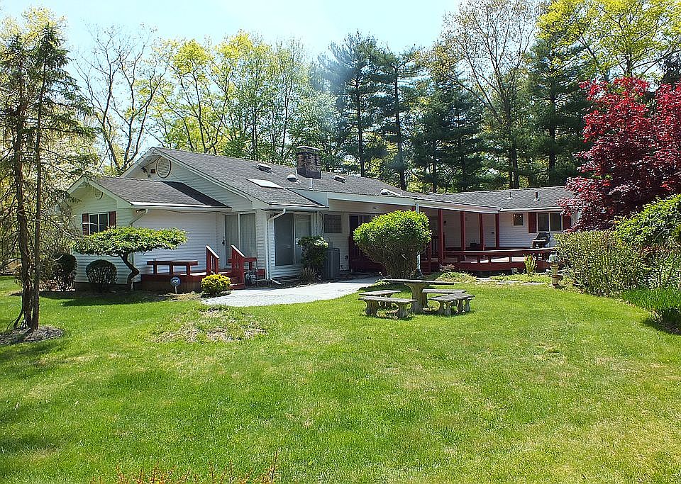 1st image of 33 Shady Nook Dr