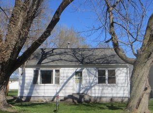 210 7th St, Colona, IL 61241