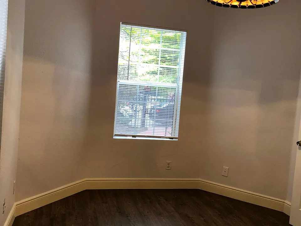 ROOM 1