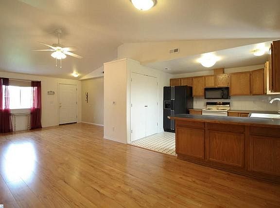 4th image of 4723 Forsythia St