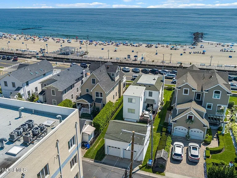 305 Ocean Ave — Photo 35