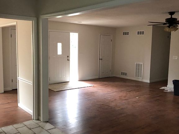 4th image of 3331 Vandiver Dr
