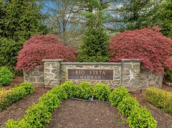 2 Crocker Mansion Dr, Mahwah Twp., NJ 07430