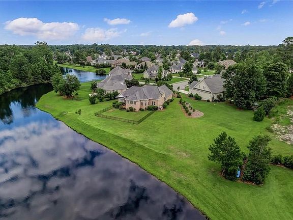 3rd image of 207 Oak Branch Ct