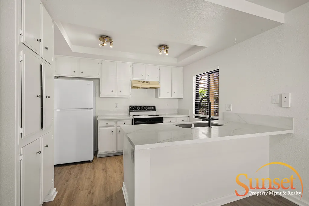 2 bed, 1050 sqft, $3,895 — Photo 3