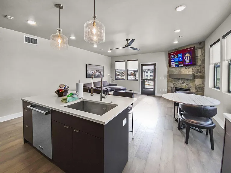 1145 W Helling Cir #204 — Photo 1