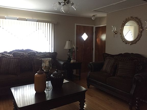 3rd image of 10429 Medill Ave