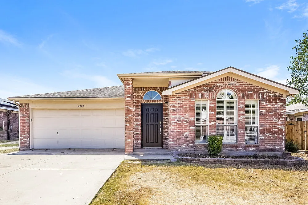 3 bed, 2.0 bath, 1575 sqft, $2,160 — Photo 1