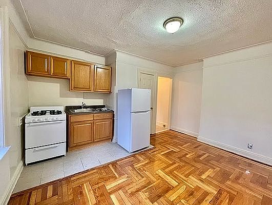 2nd image of 43-06 46th St #5C