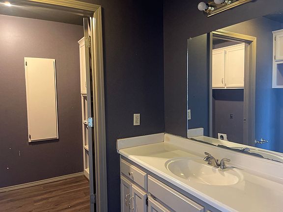 5th image of 317 W 16th Ct APT A