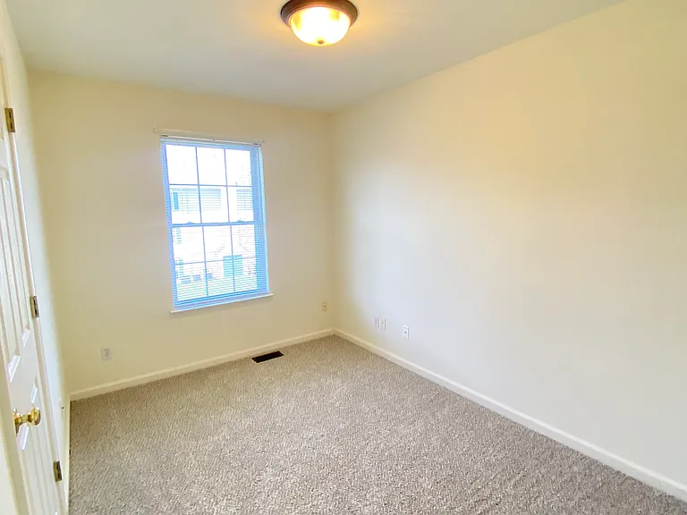 104 Windstone Dr — Photo 12