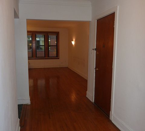 4th image of 642 W Waveland Ave #2