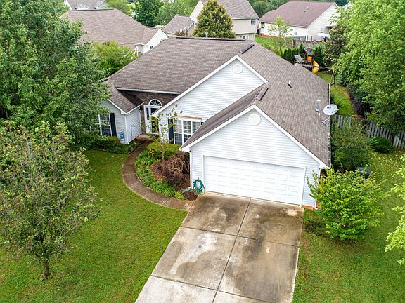 3rd image of 615 Darrington Ct