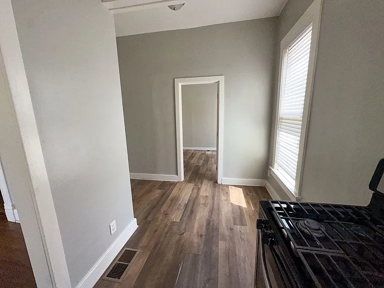 4537 Merrill Ave — Photo 6
