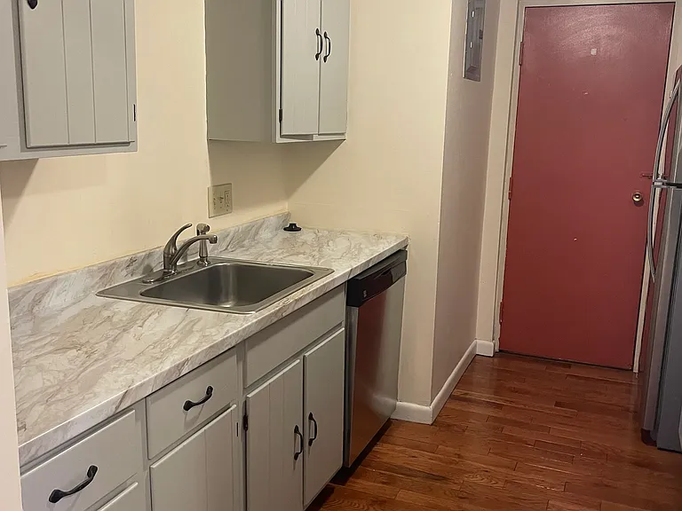 36 Warren St #4 — Photo 7