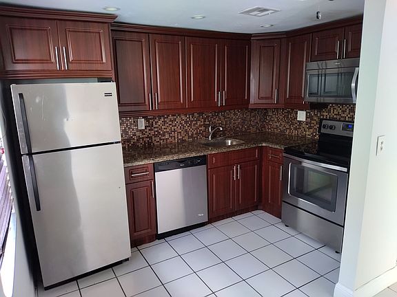 3rd image of 219 Phoenetia Ave APT 3