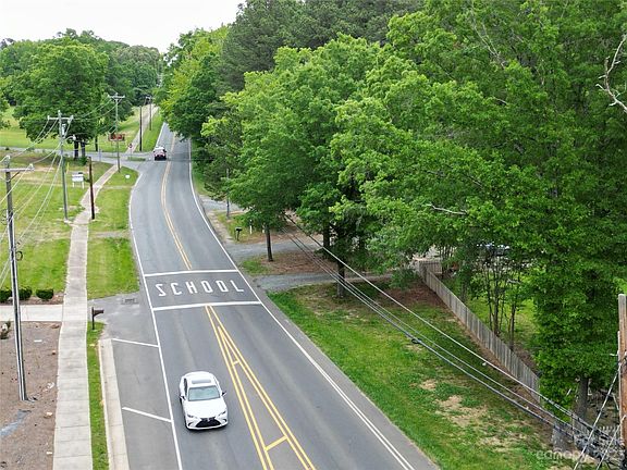 4th image of 415 Waxhaw Indian Trail Rd