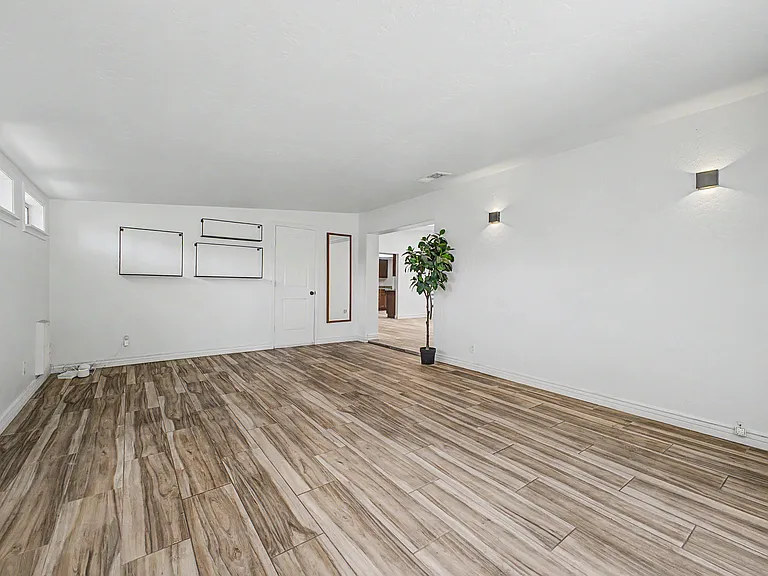 3650 E Poinsettia Dr — Photo 24