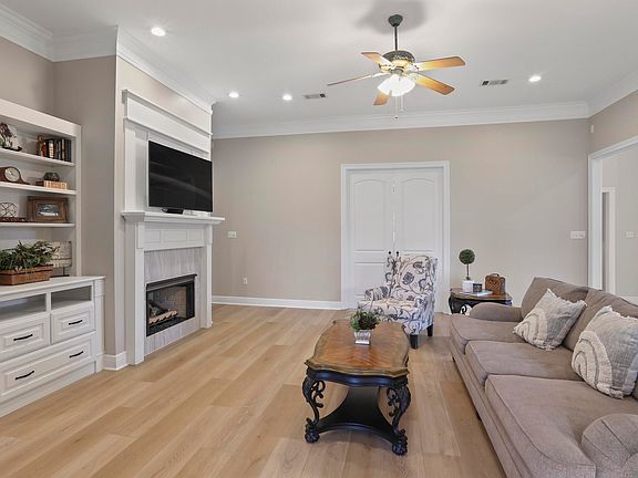5th image of 16126 Acadia Dr