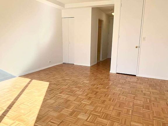 3rd image of 350 W 50th St APT 5QQ