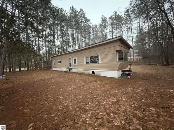 3537 Glorianne Dr, Traverse City, MI 49685