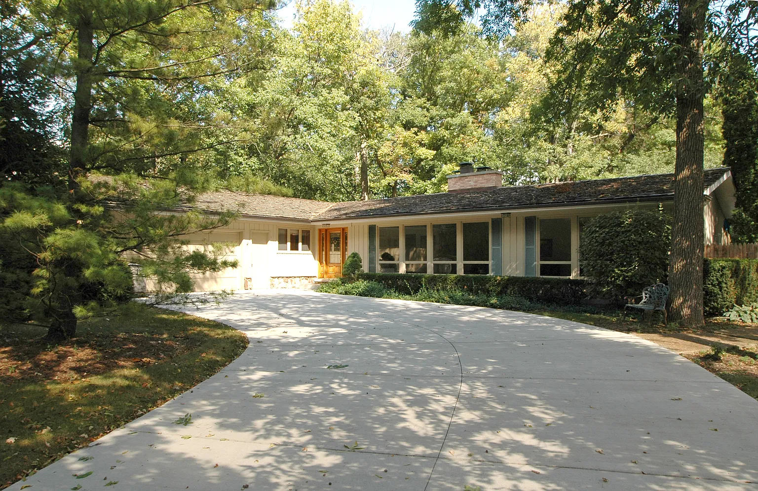 1555 N Western Ave photo 1