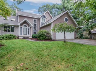 18539 Zuni Dr, Spring Lake, MI 49456