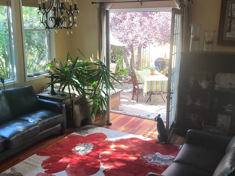 321 Oak St — Photo 8