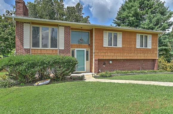 1st image of 225 Wildwood Dr